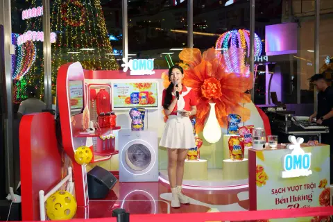 OMO — Ca sĩ Juky San · Lotte Mart — ảnh 2/17