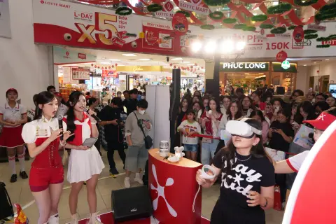 OMO — Ca sĩ Juky San · Lotte Mart — ảnh 11/17