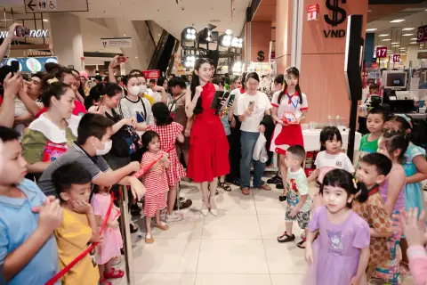 OMO — Pháo Đài Lấm Bẩn · Ca sĩ Đoan Trang & Bé Sol — ảnh 8/15