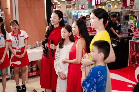 OMO — Pháo Đài Lấm Bẩn · Ca sĩ Đoan Trang & Bé Sol — ảnh 12/15