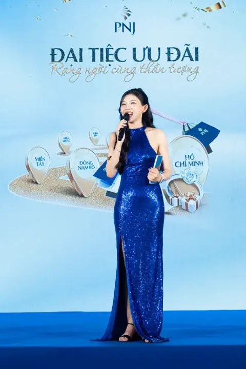 PNJ — Đại Tiệc Ưu Đãi · Ca sĩ Anh Tú — ảnh 11/53