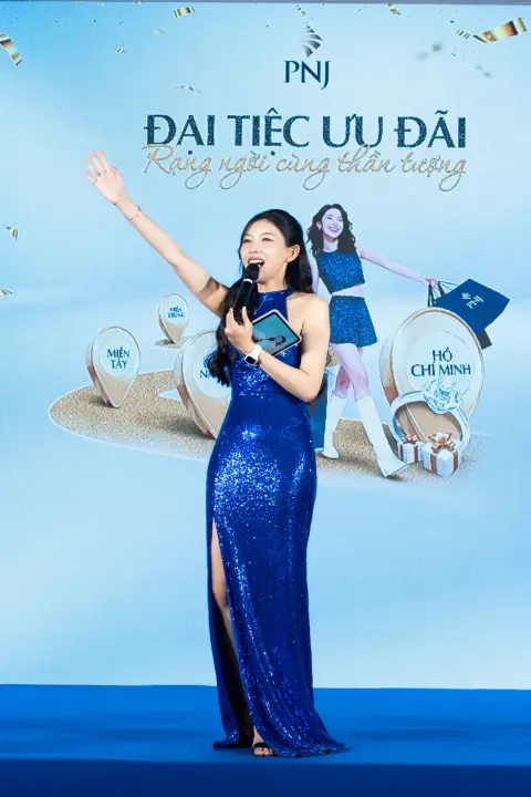 PNJ — Đại Tiệc Ưu Đãi · Ca sĩ Anh Tú — ảnh 12/53