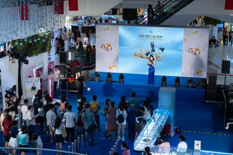 PNJ — Đại Tiệc Ưu Đãi · Ca sĩ Anh Tú — ảnh 17/53
