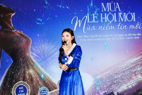 PNJ — Giáng Sinh — ảnh 1/28