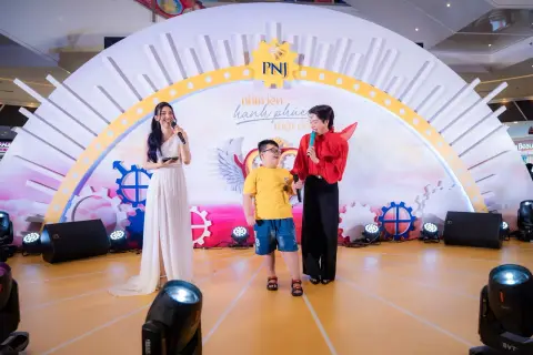 PNJ — Valentine · Ca sĩ Đức Phúc — ảnh 12/25