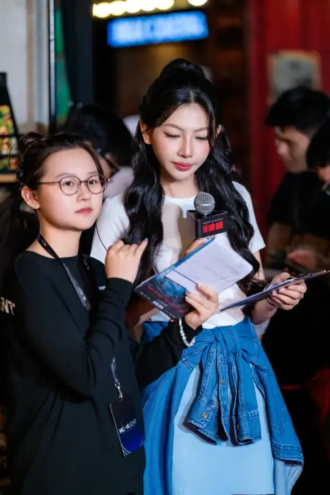 Premiere — Tàu Buôn Người — ảnh 5/44