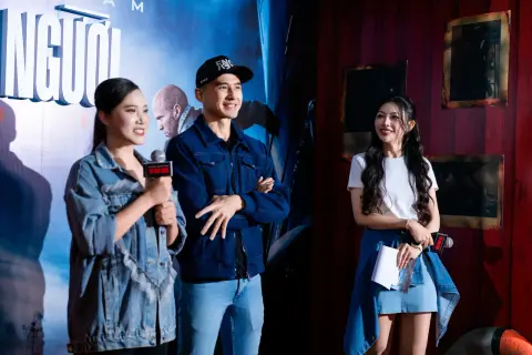 Premiere — Tàu Buôn Người — ảnh 25/44